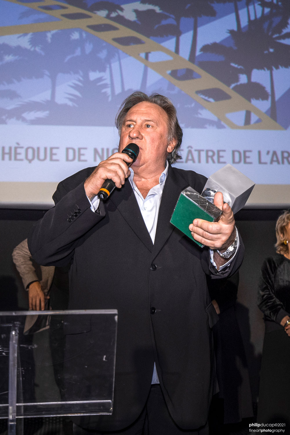 Gérard-Depardieu-prix-spécial-cinéroman-nice